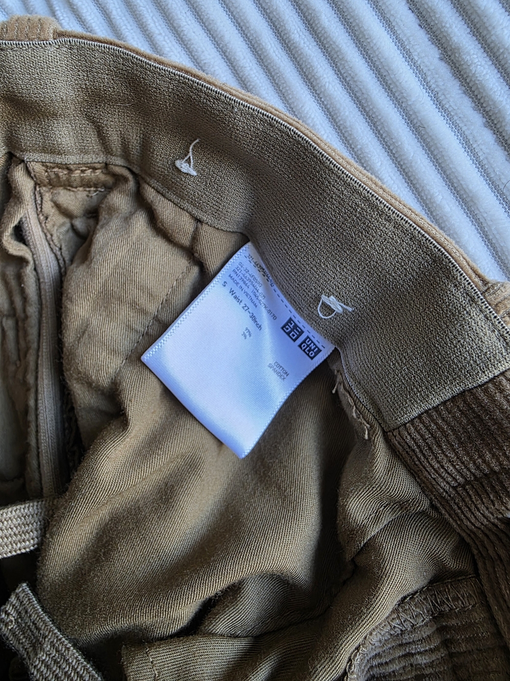 Uniqlo Men's Stretch Waist Band Corduroy Pants in Warm Brown - Picture 7 of 10